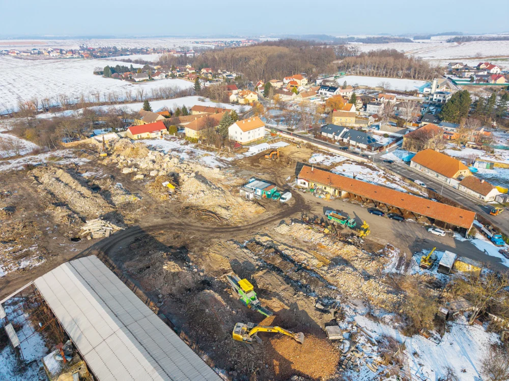 V místě projektu probíhá demolice